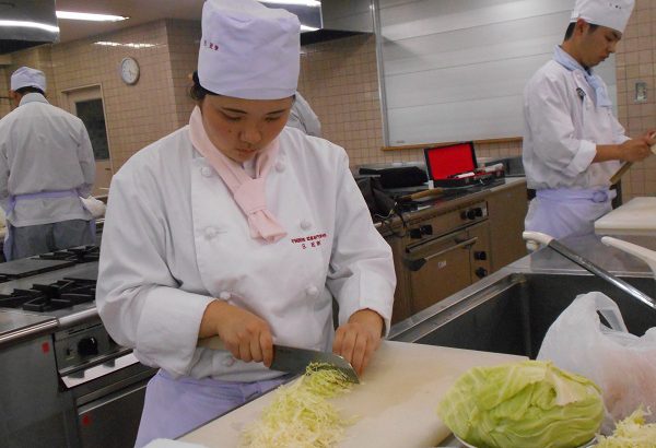 平岡調理・製菓専門学校の授業の一部をご紹介