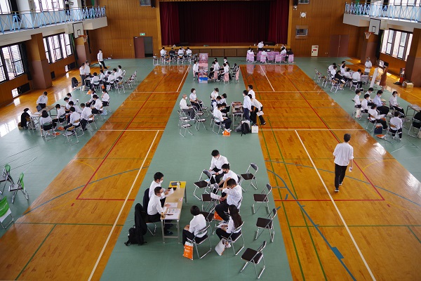 平岡調理・製菓専門学校　学内合同企業説明会を行いました