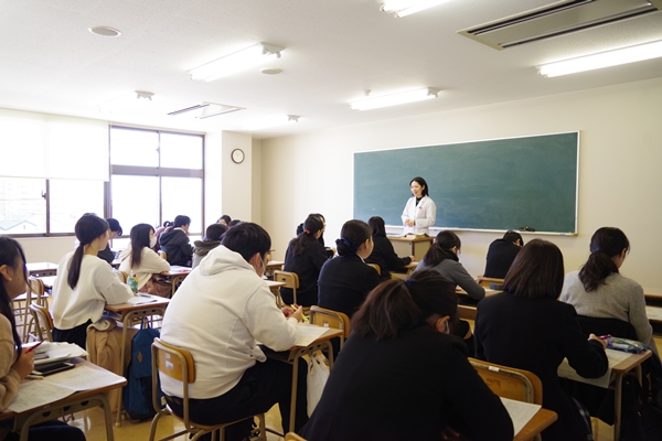 管理栄養士国家試験対策講座頑張っています