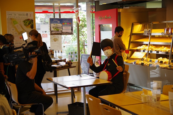 CAFE DE HIRAOKAに高田課長がやってきた！