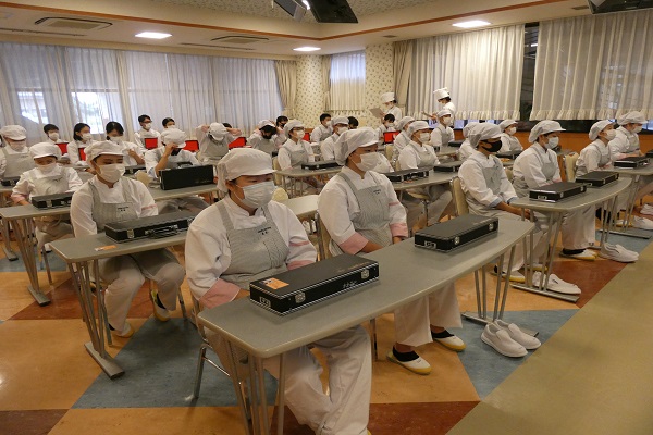 平岡栄養士専門学校　1年生実技試験を行いました！