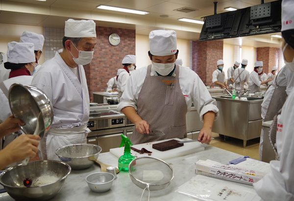 平岡調理・製菓専門学校　製菓校の人気の授業