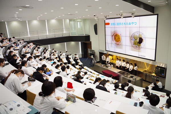 平岡栄養士専門学校　実習報告会を行いました！