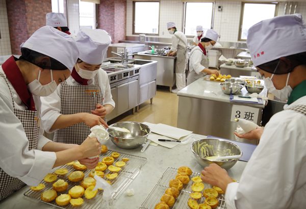 洋菓子・和菓子・製パンが平岡では学べます！