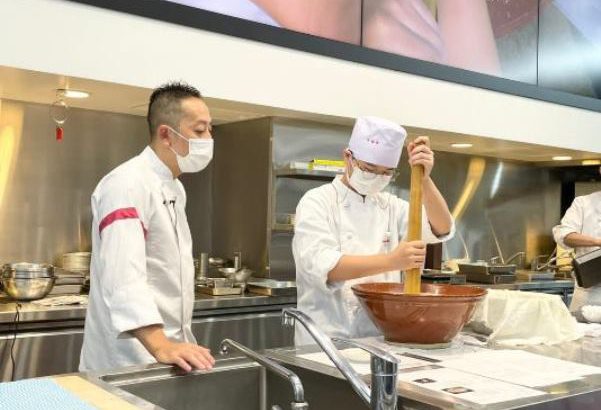 東京の名店「六雁」の秋山先生から和食を学びました