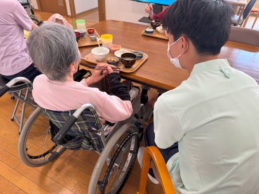平岡介護福祉専門学校　1年生初めての実習に行きました！
