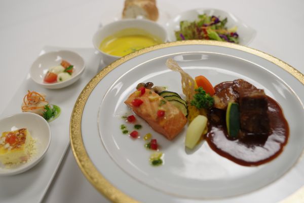 CAFE DE HIRAOKA 5月の営業・5月限定メニュー